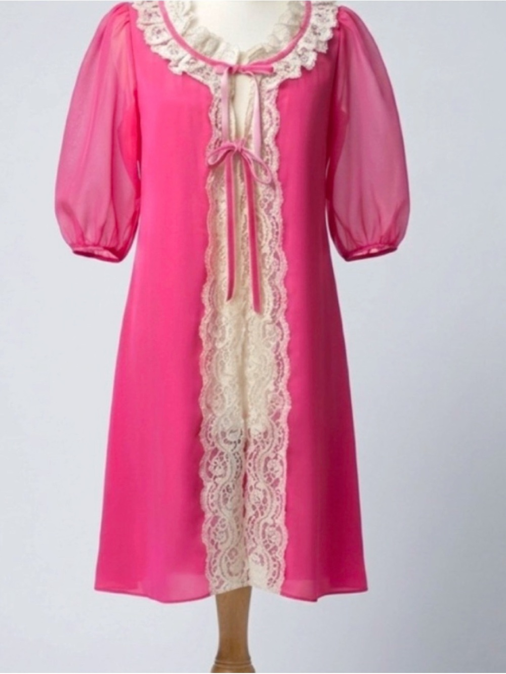 Rare 1950’s Pink Peignoir Lace Trim Robe  Size Small